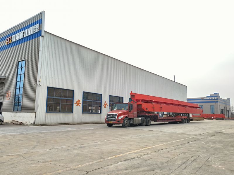 兩臺10噸 跨度28.4米電動葫蘆橋式起重機，發往山東威海